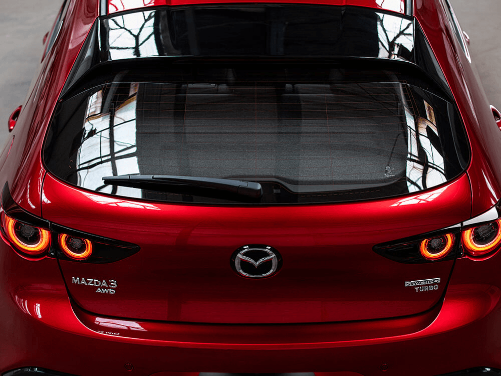 Vue de dos de la Mazda Mazda3 Sport 2025.